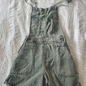 Linen shortall in army by free people
